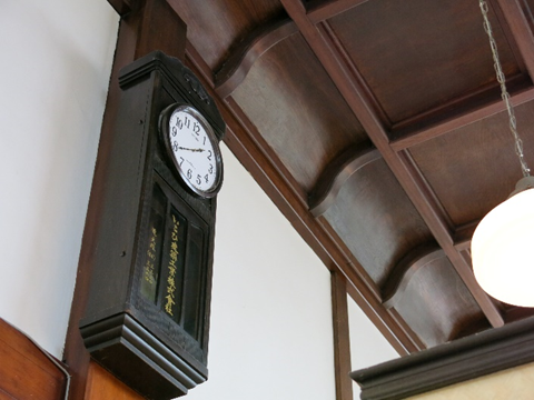 豊川浴泉に掲示されている古時計
