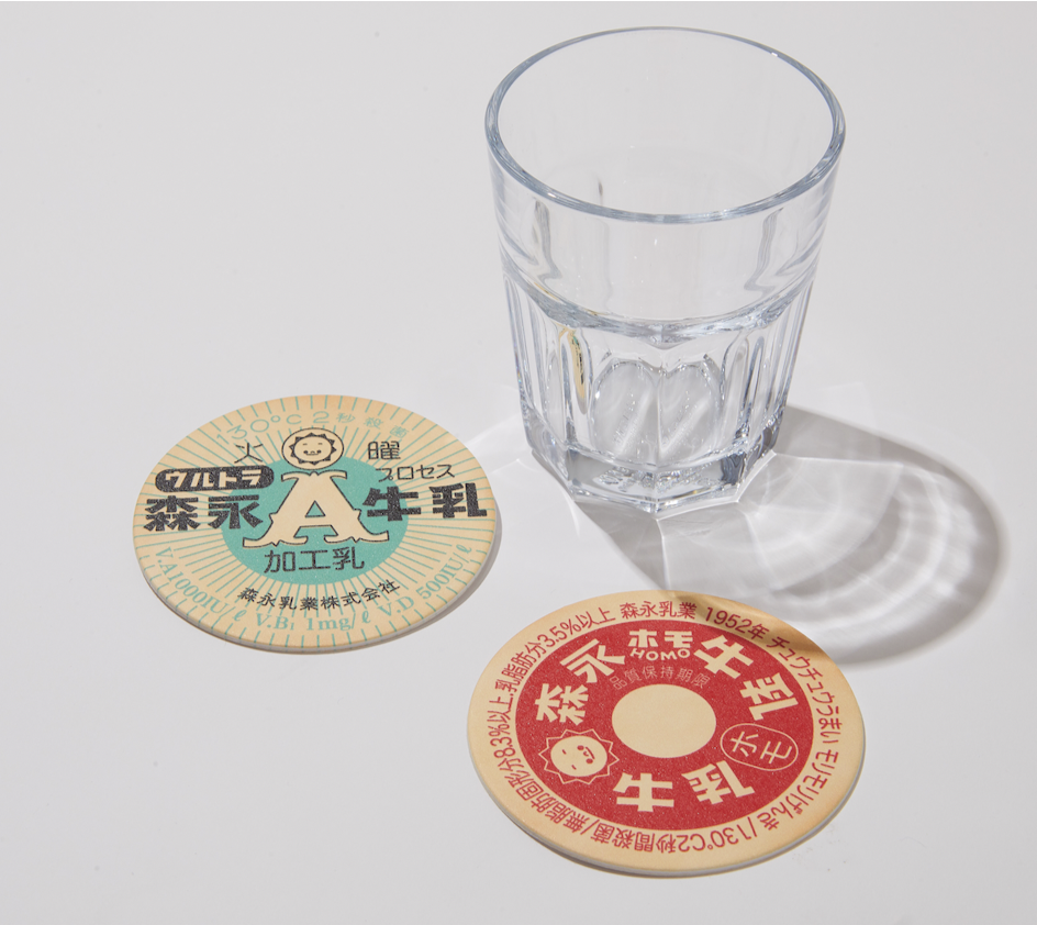昭和レトロな森永牛乳の瓶の蓋のデザインのコースター